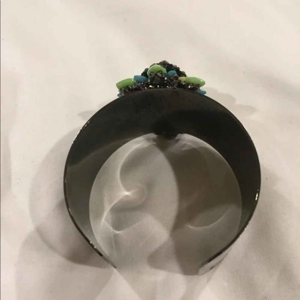 Stone metal cuff with glass stones